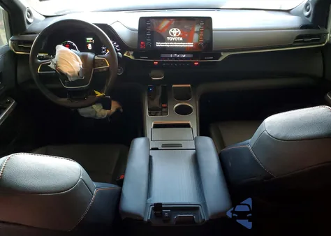 2021 Toyota Sienna from USA, damaged, VIN 5TDDRKEC1MS040337